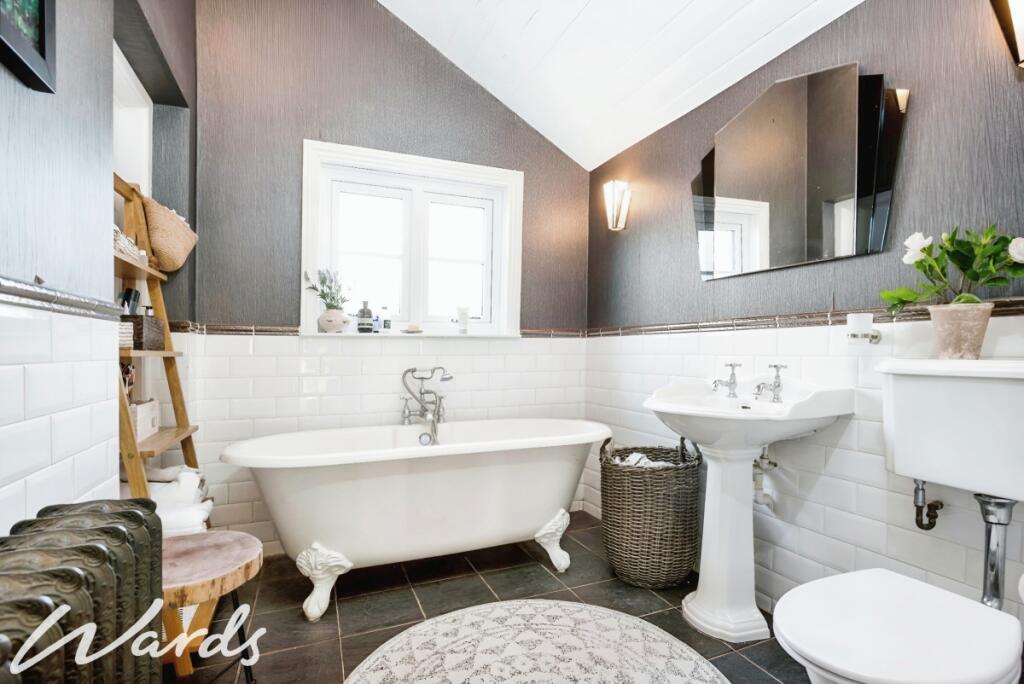 6e555658-Bathroom