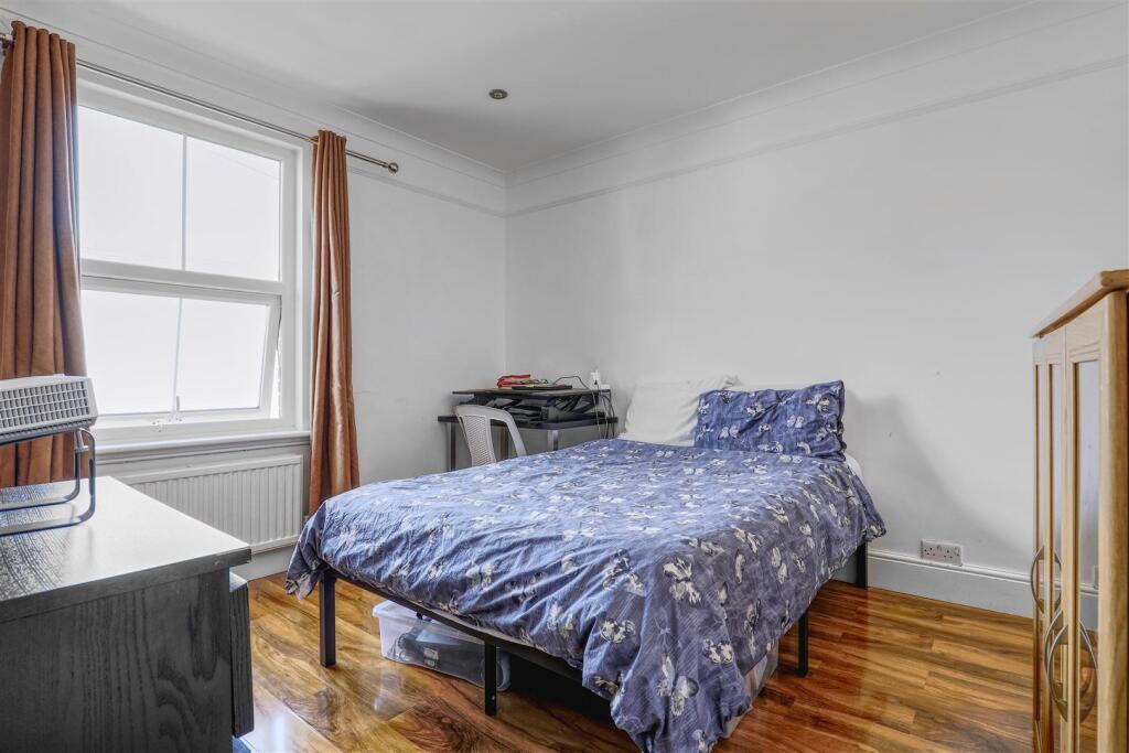 bed 2.jpg
