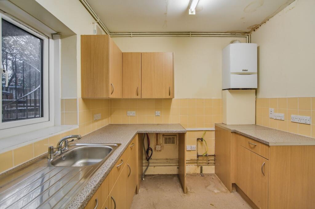 Flat A, 42 Rathcoole Gardens, Hornsey, London, N8 9NB