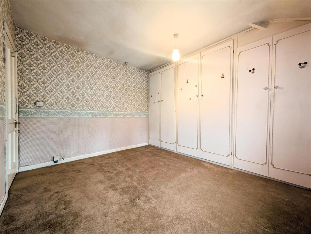 bedroom 1 2.jpg