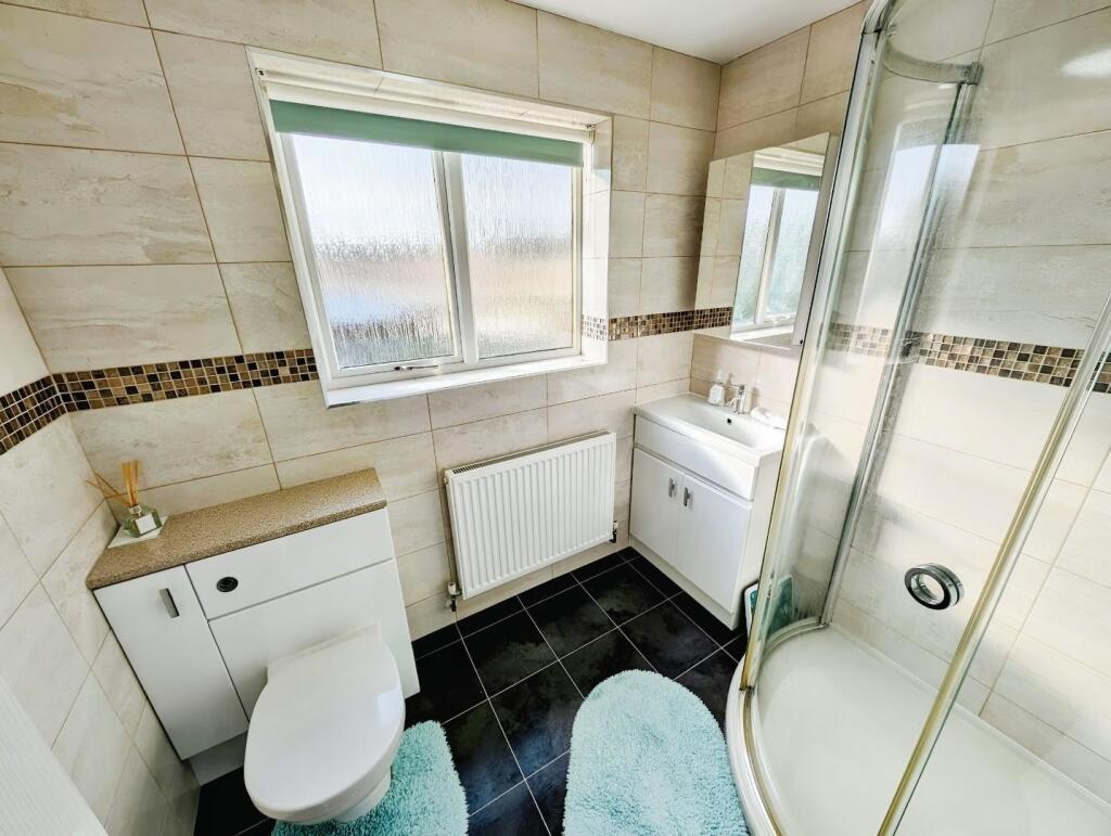 prop box 20 HAMPDEN CLOSE shpwer room.jpg