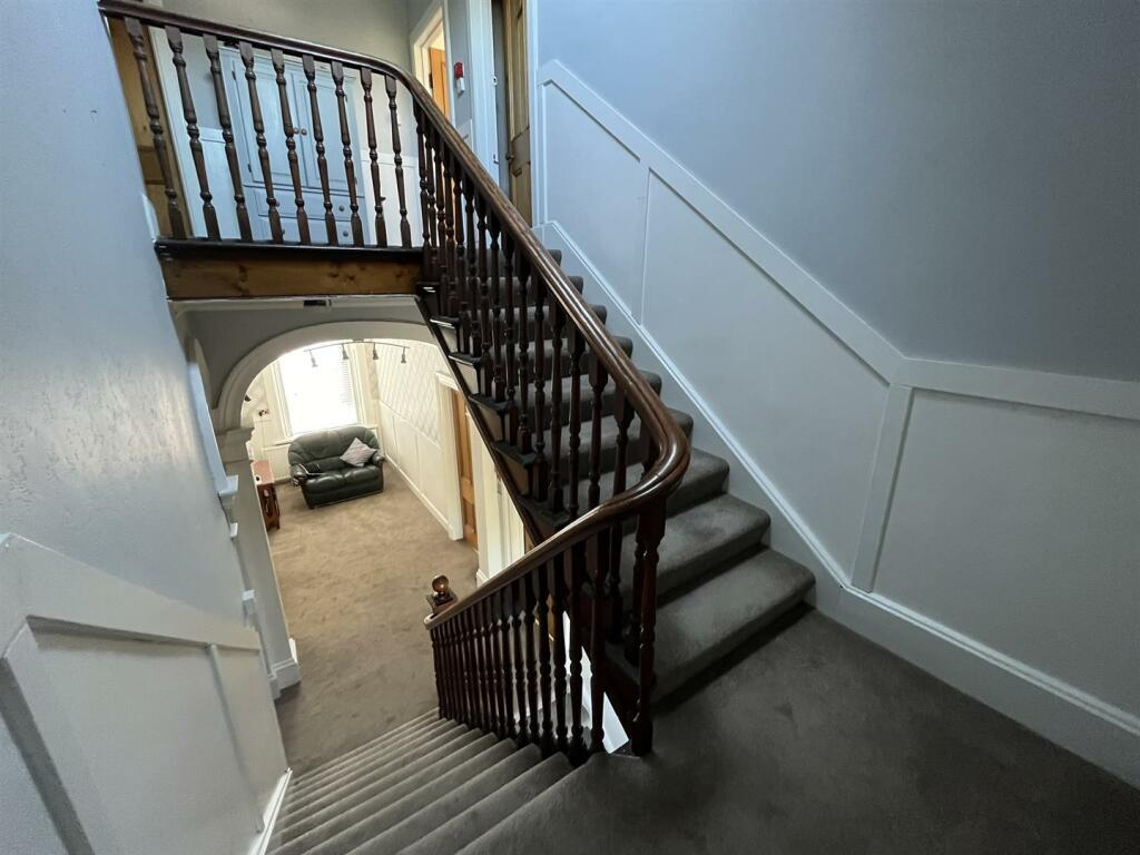 STAIRCASE &amp; SECOND FLOOR LANDING