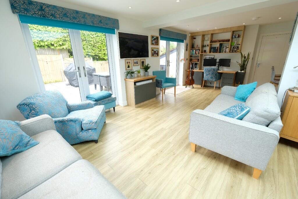 OPEN PLAN ROOM