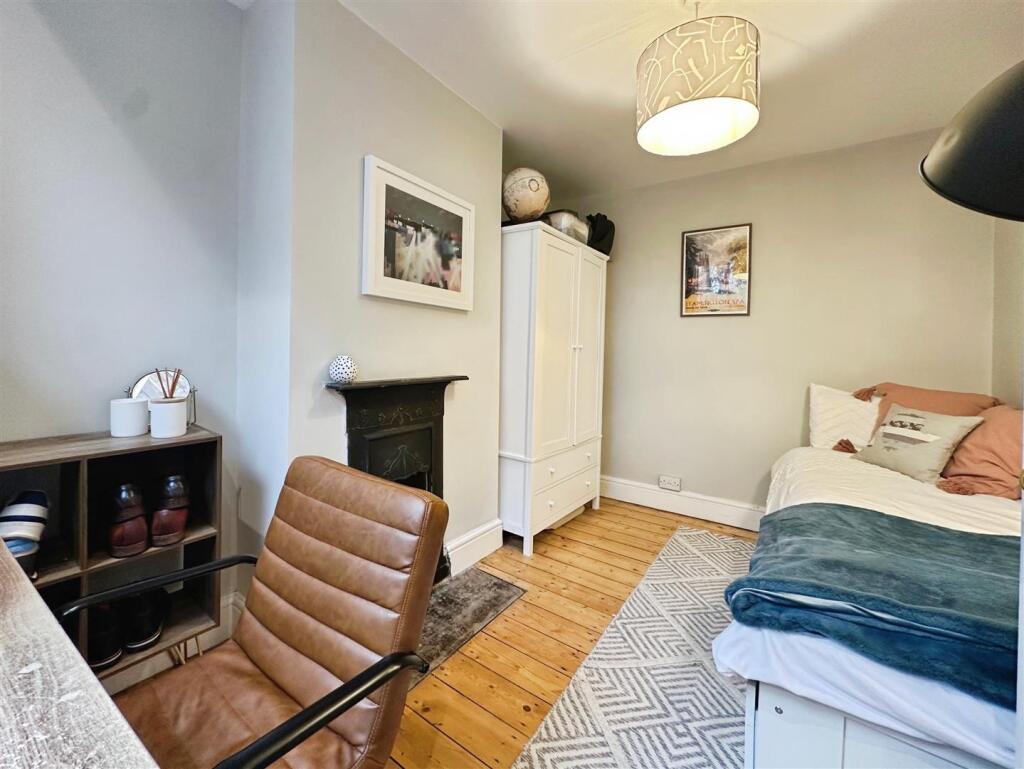 b03e437d--4FFB-AA61-EB873619E517-85894-00001C1B077