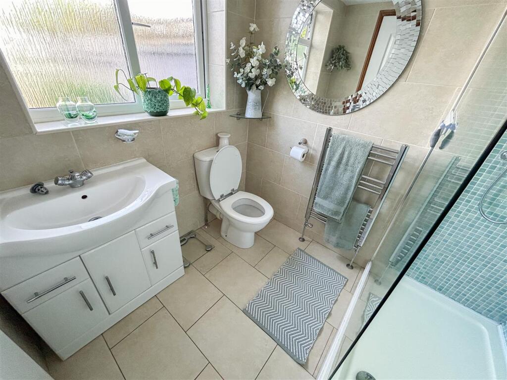 SHOWER ROOM