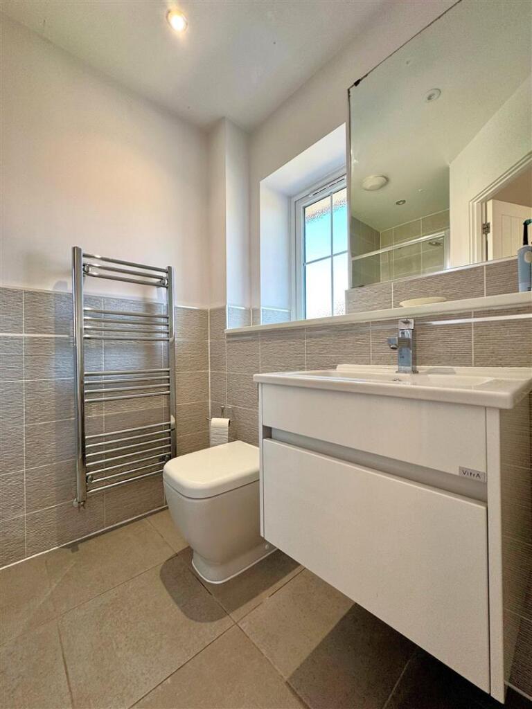 en-suite 2.jpg