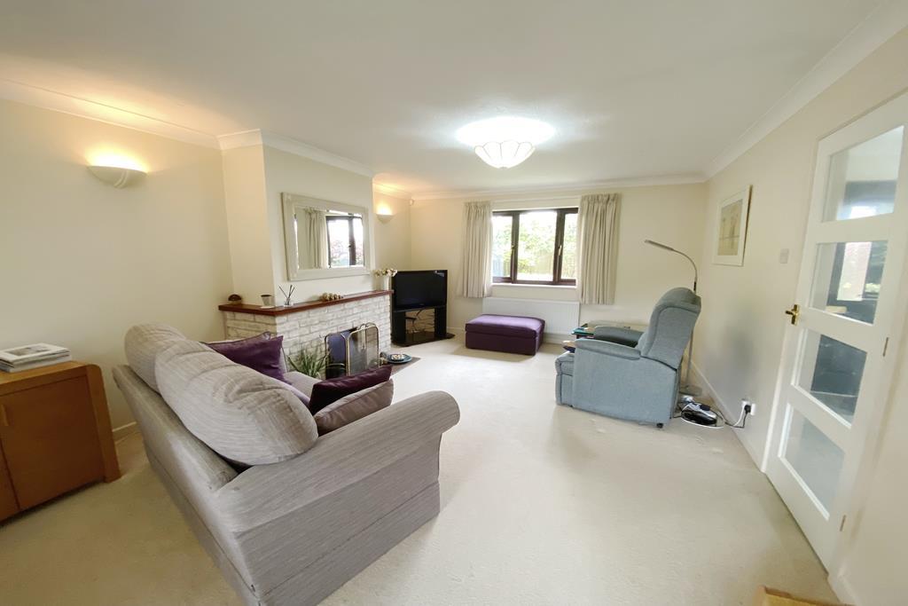 Lounge/Dining Rm