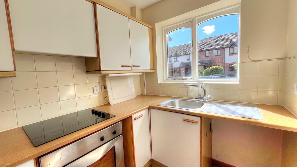 23 Balmoral Way 4...