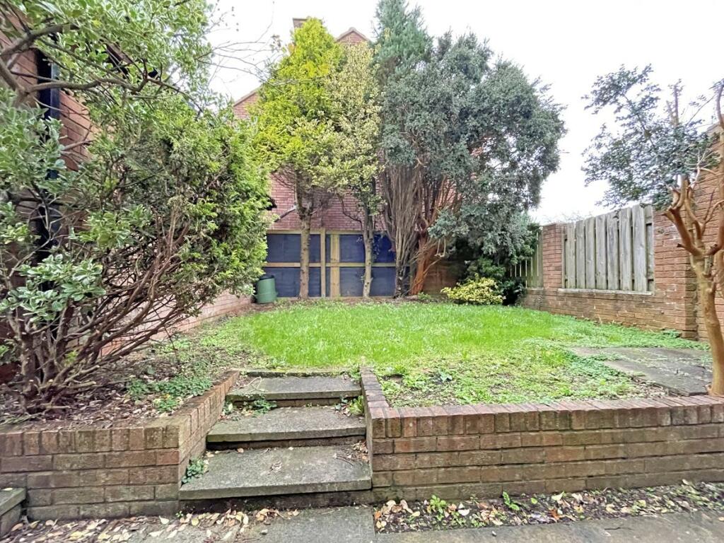Ashtree Close 2 Garden.jpg