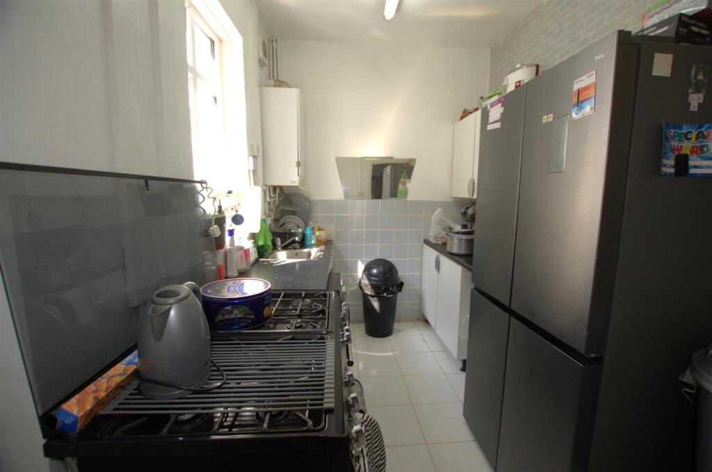 530 Warwick Road - Kitchen.JPG