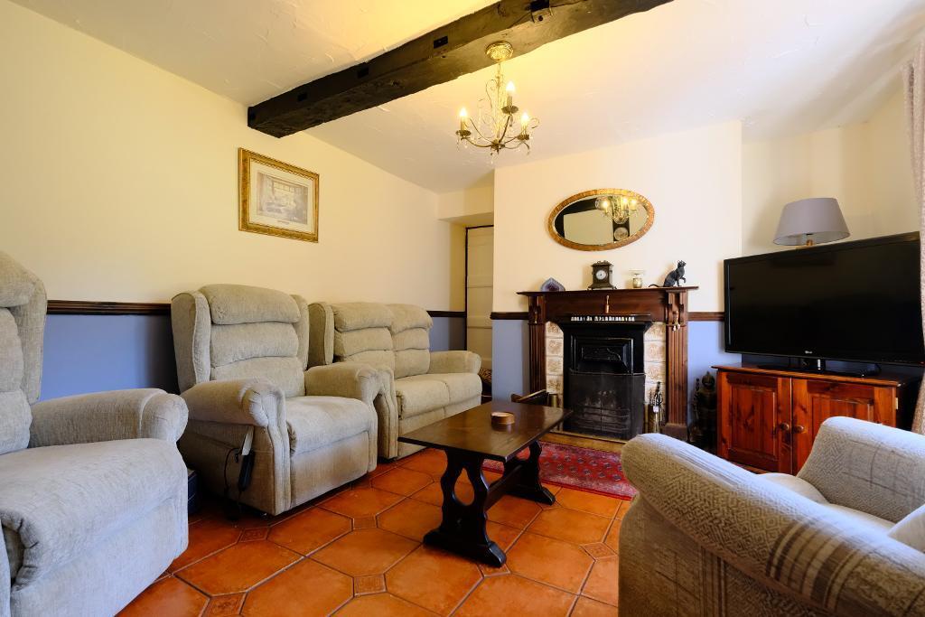 Snug with working fire place