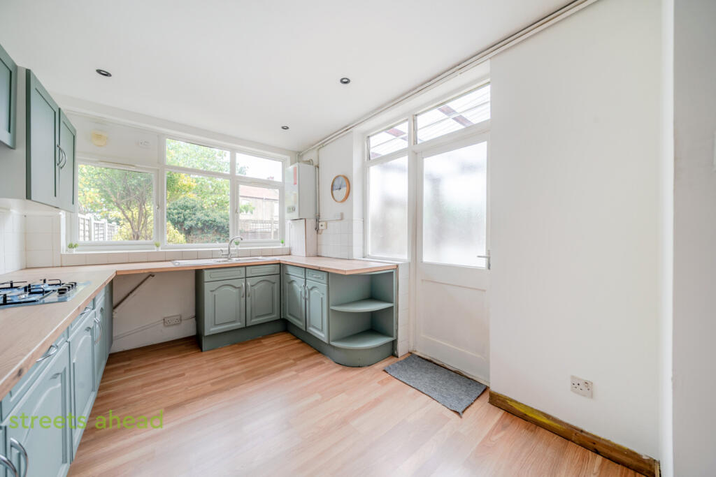 b6b371a4-436d-4f9...