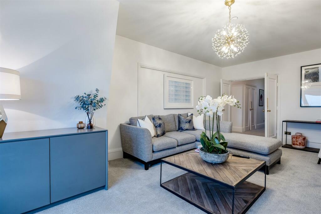 8447041-interior09.jpg