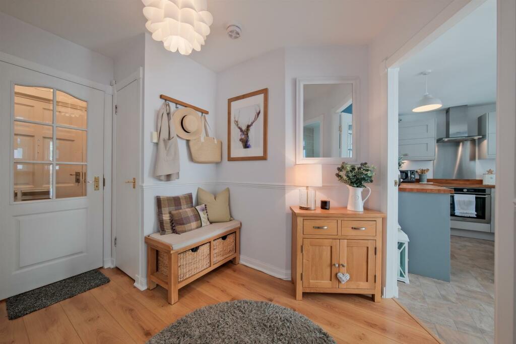 019-37, Edinburgh Road Abington, ML12 6SA.jpg