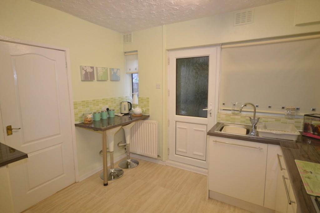 FITTED KITCHEN