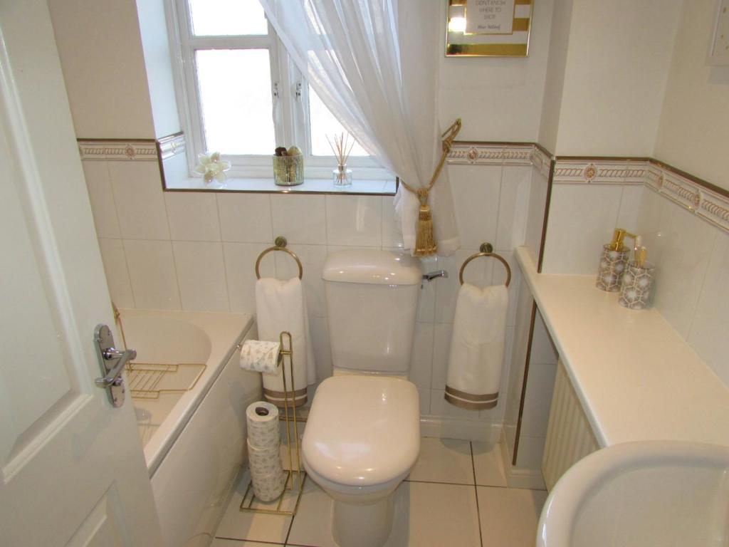 NewOakCl34bath1.JPG