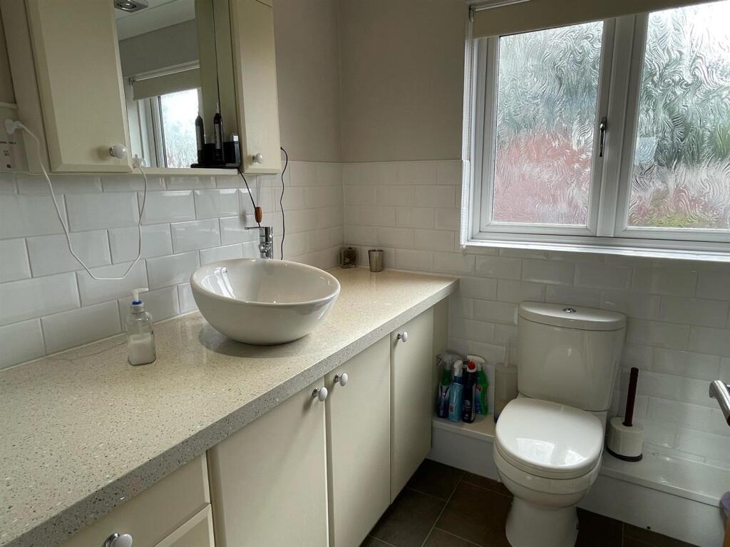 Bathroom 2.jpg