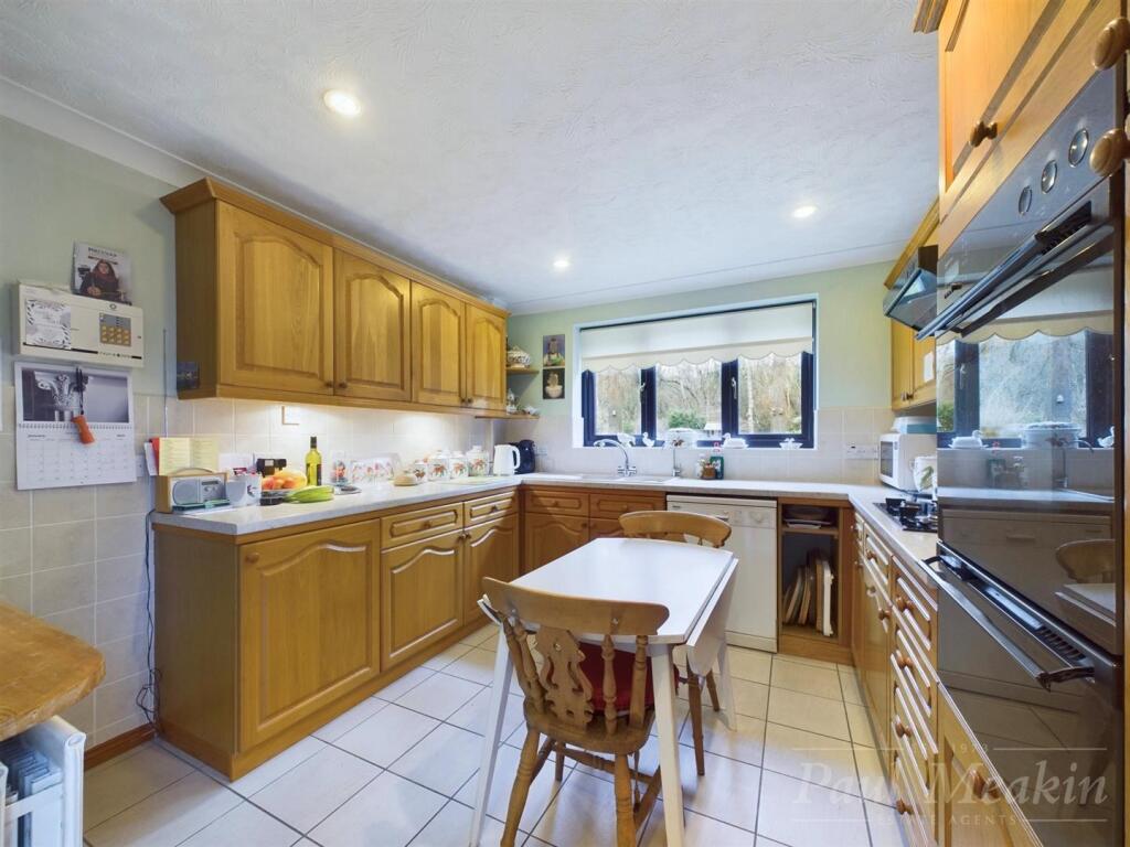 Kitchen/ Breakfast room