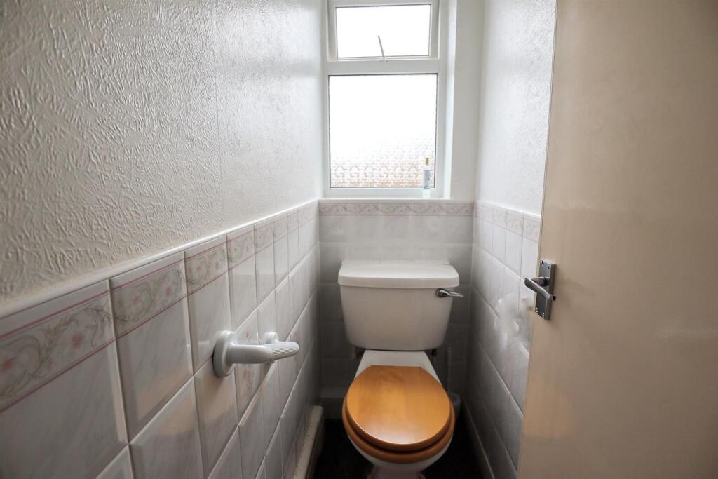 Toilet.jpg