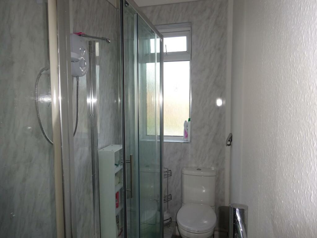 470 Glossop Road Shower room.JPG