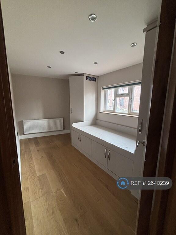 Children's Bedroom With Wardrobes 1