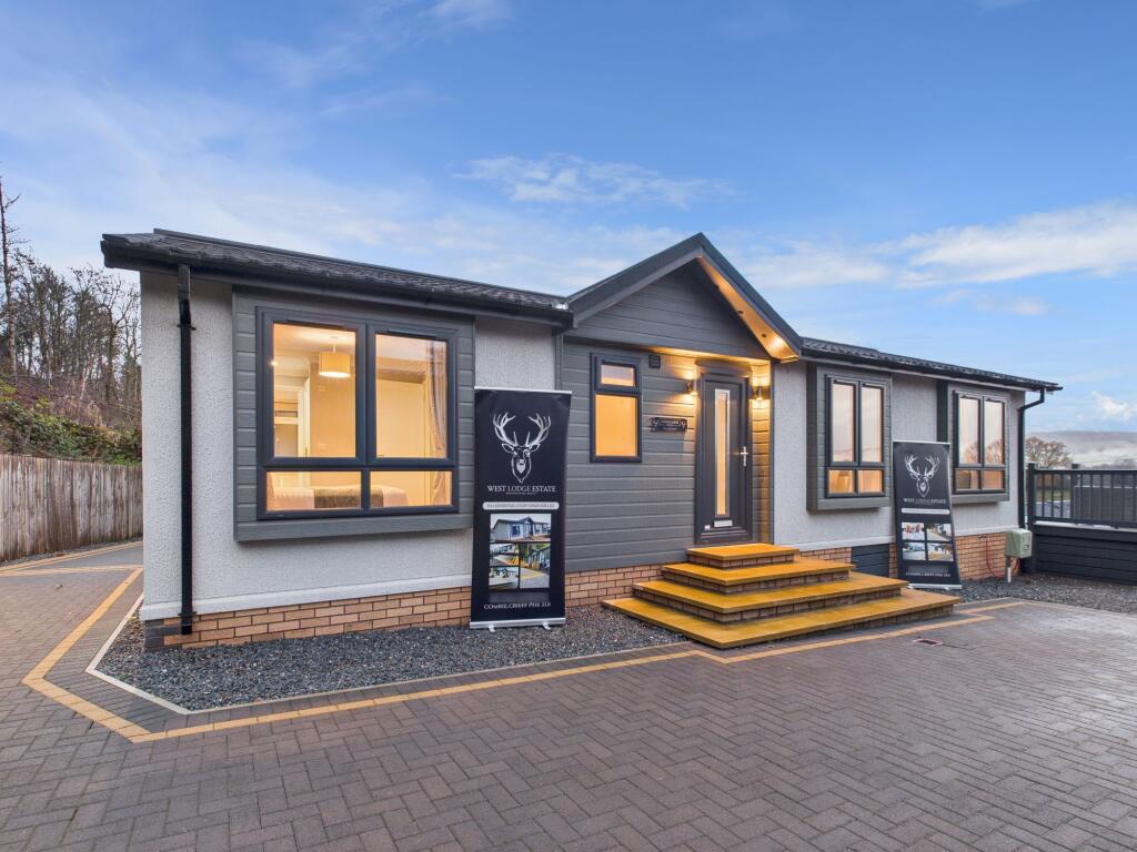 Castle Loch Lodge, West Lodge Estate, Comrie, Crieff, PH6 2LS