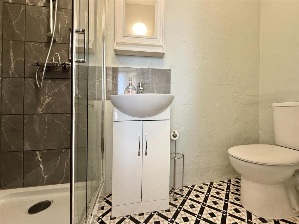 Bedroom 1 Ensuite.jpeg