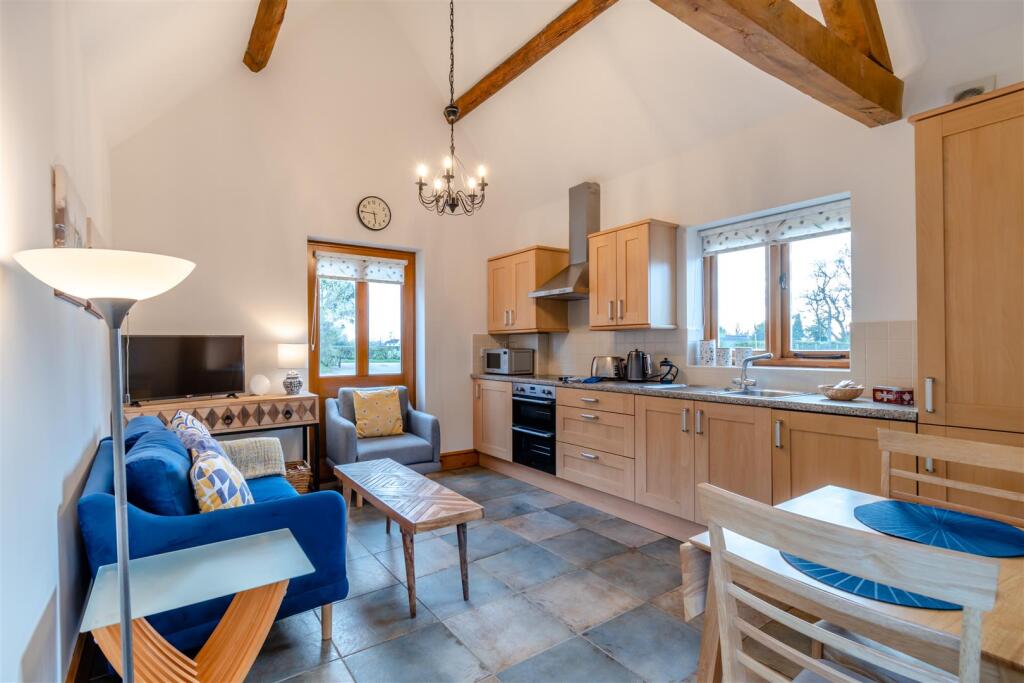 8548843-interior43.jpg