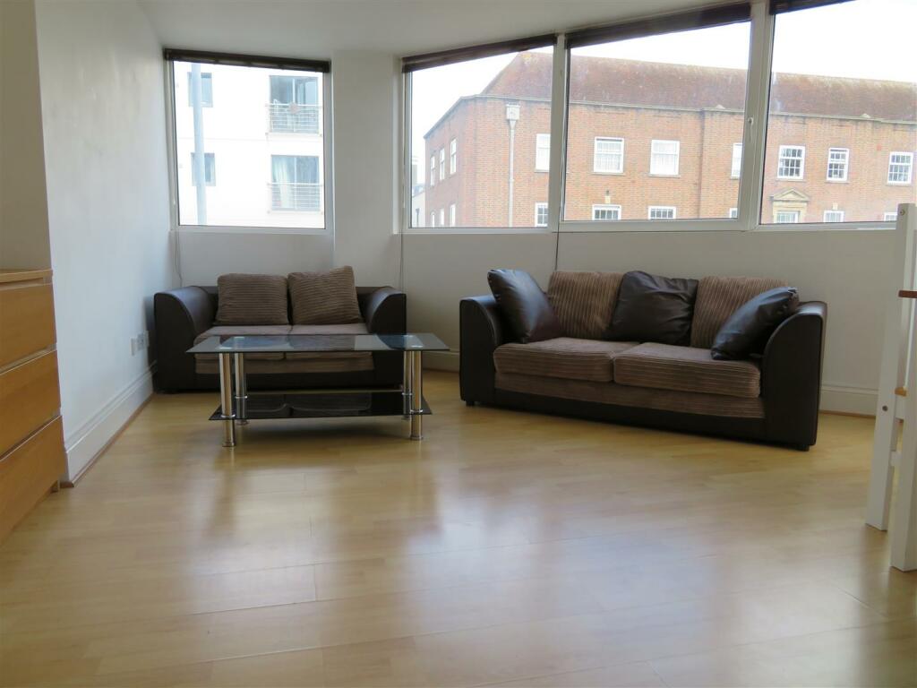 9 Kings House Lounge2.JPG