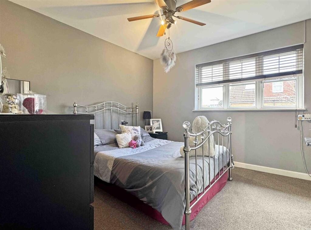 Bedroom 1.jpg