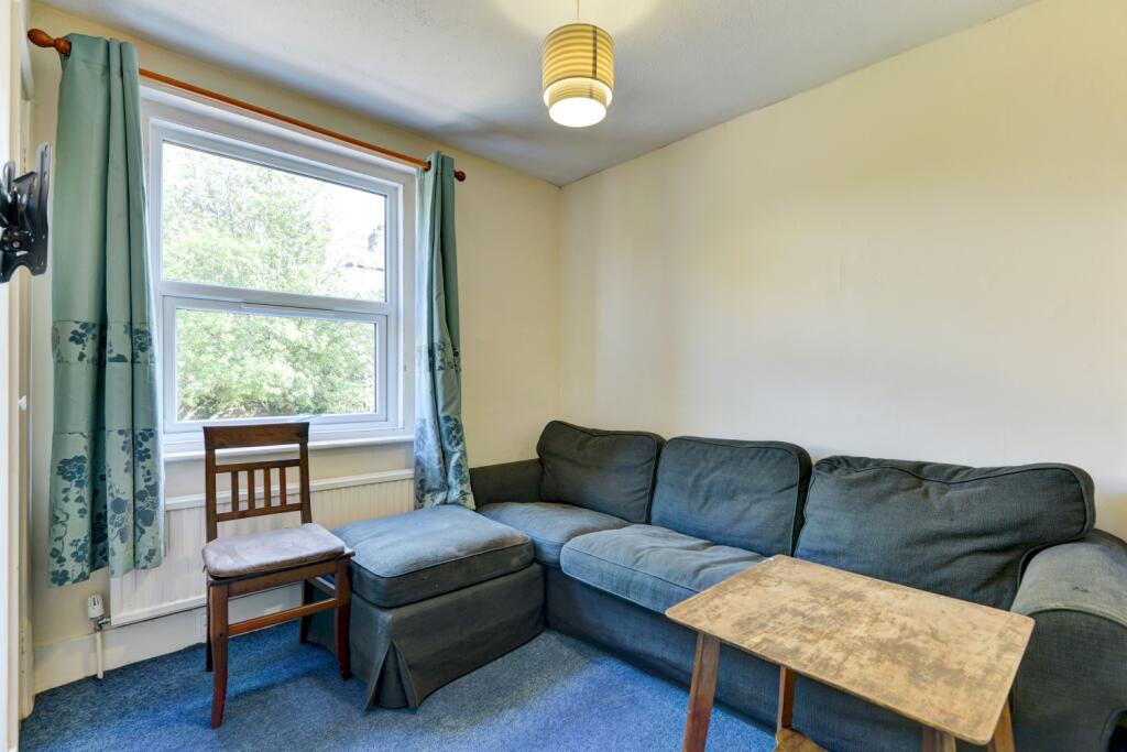 73 Hythe Road Lounge