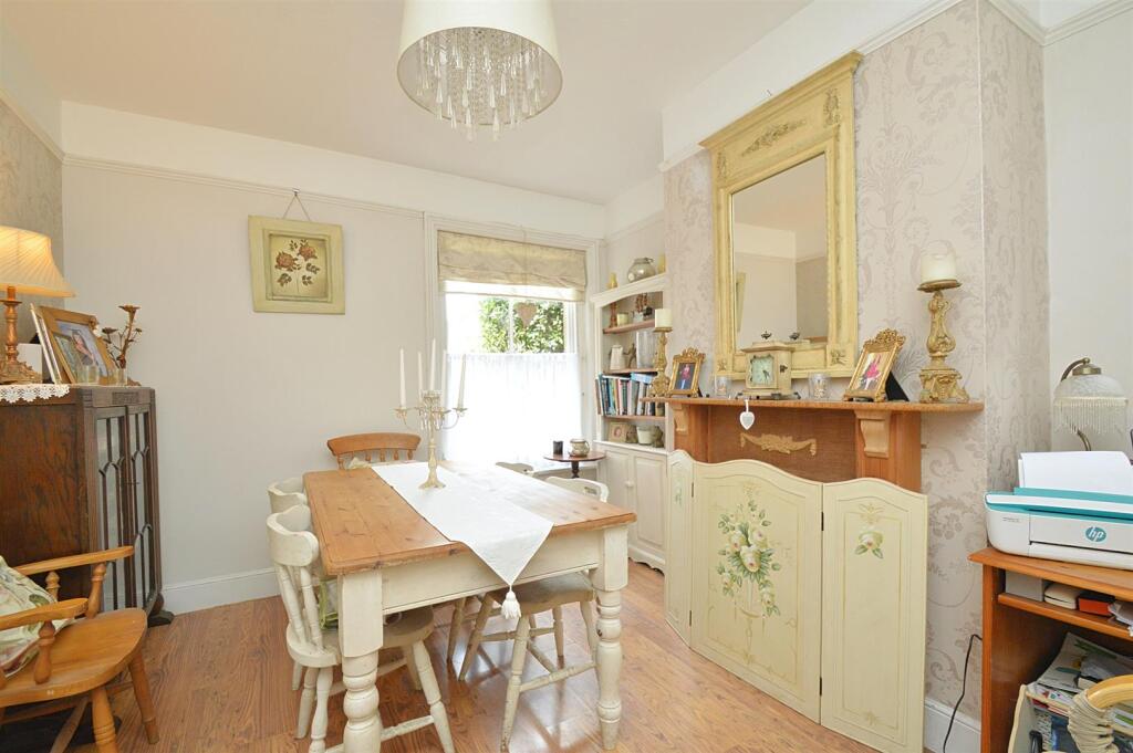 resizedDiningRoom.jpg