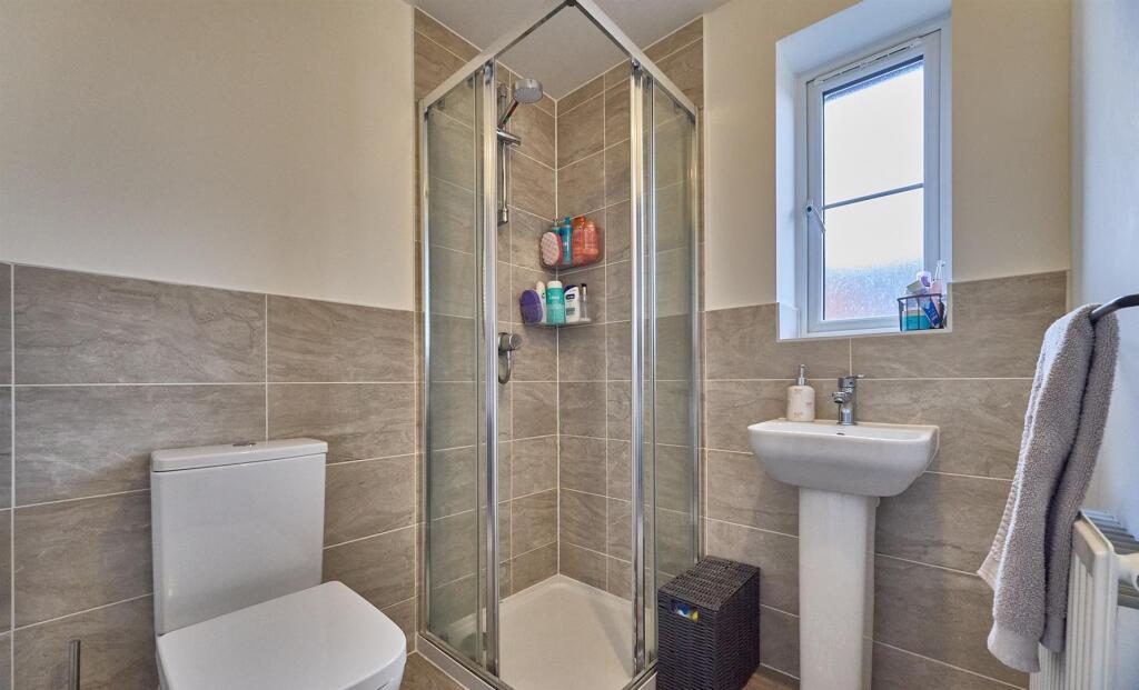 EN-SUITE SHOWER ROOM TO FRONT