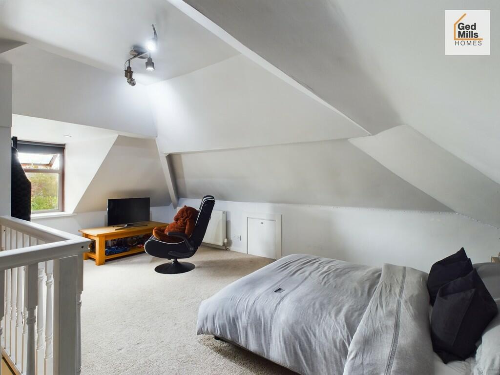 LOFT ROOM 