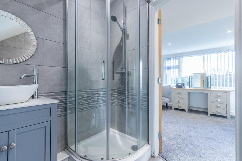 En Suite into Dre...