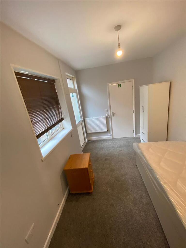Room 2 (3).JPG