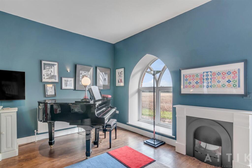 52 the Chapel Blyth View IP19 9LB (28).jpg