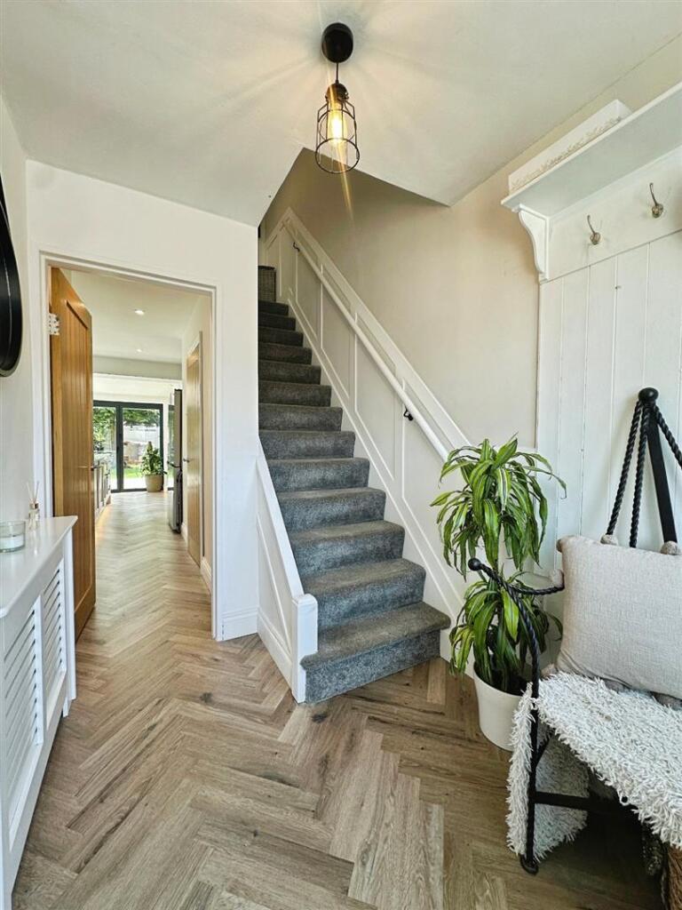 e29cff8a--4EC2-BAAB-236B4FCCD0A2-61268-000013EA98F