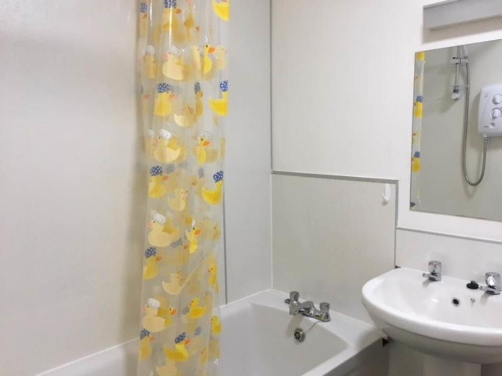 bathroom2
