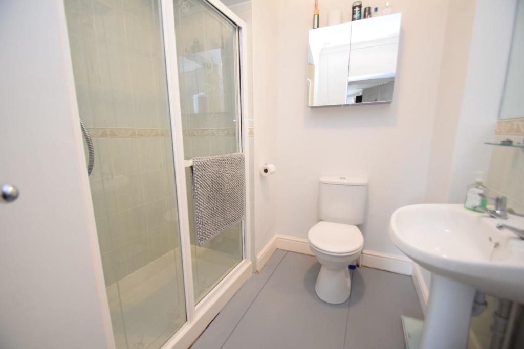 Shower Room.JPG