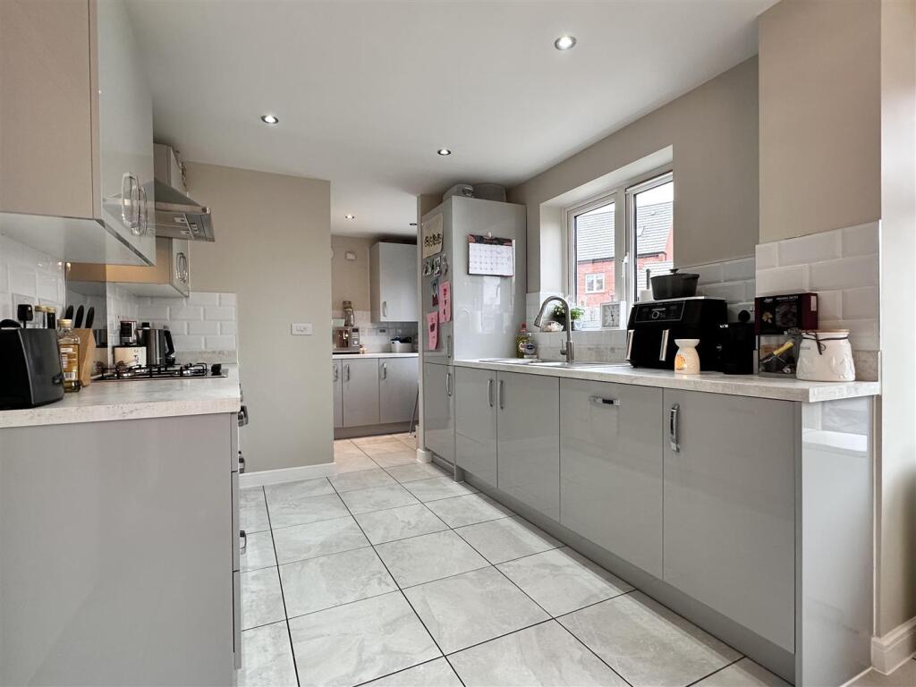 Stylish Kitchen Into Utility Room 218