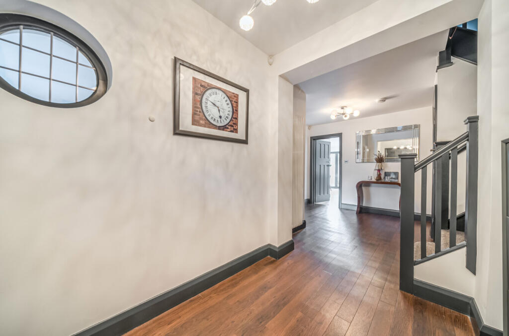 1374280-5-690e5c0...