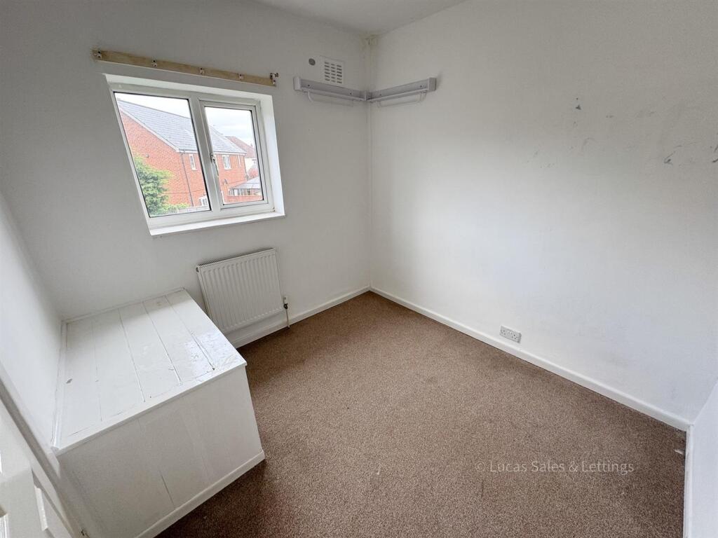 2 Elizabeth Rd Rothwell-05.jpg
