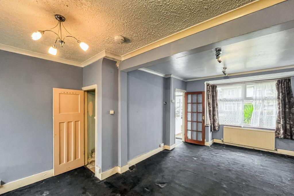 82 Hamilton Avenue, Sutton, Surrey, SM3 9RL