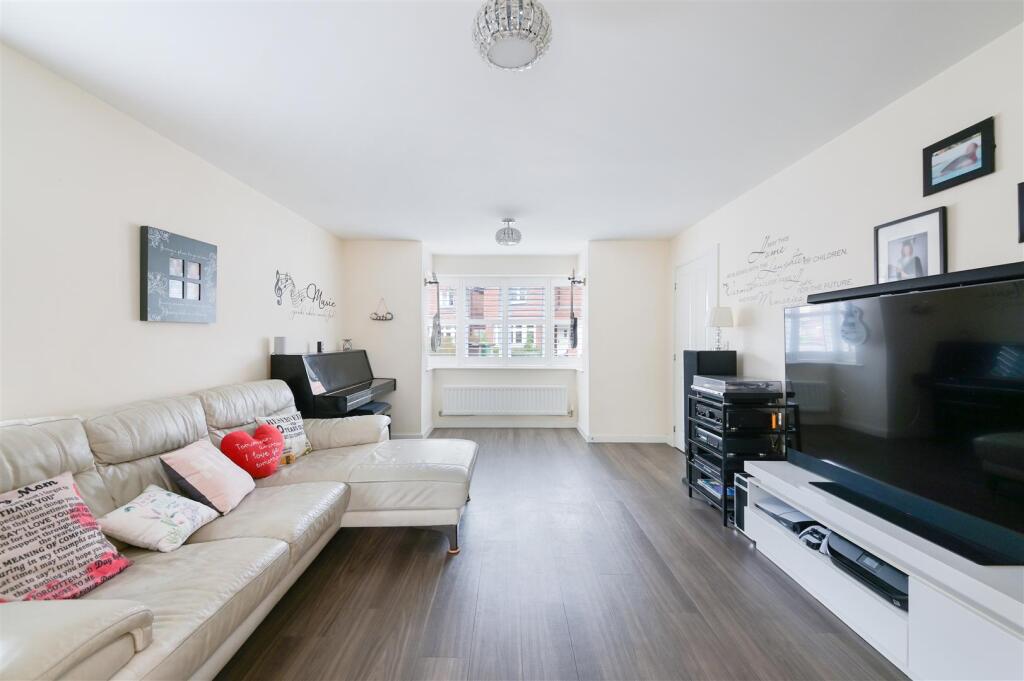 RONA MACLEAN CLOSE, (24).jpg