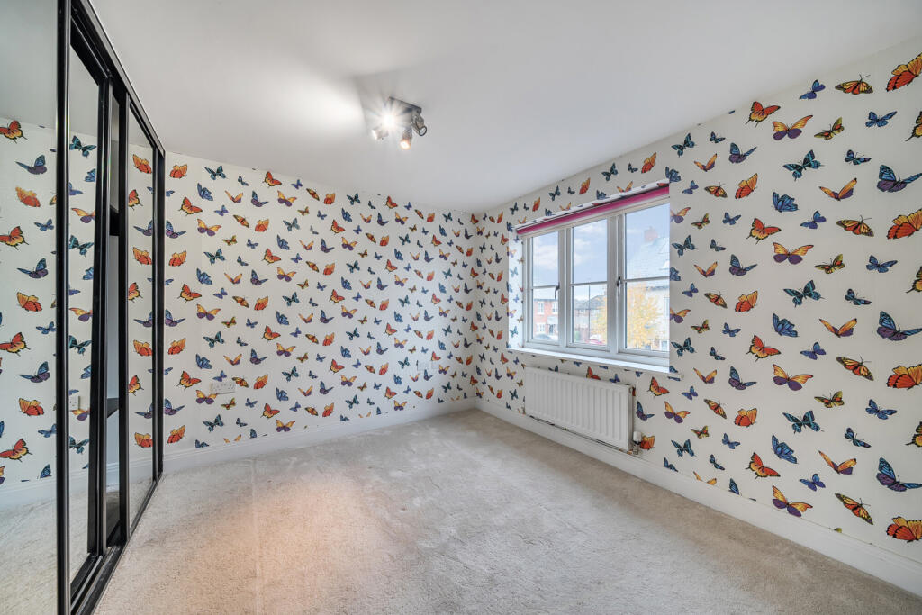 1375255-6-6904cc7...