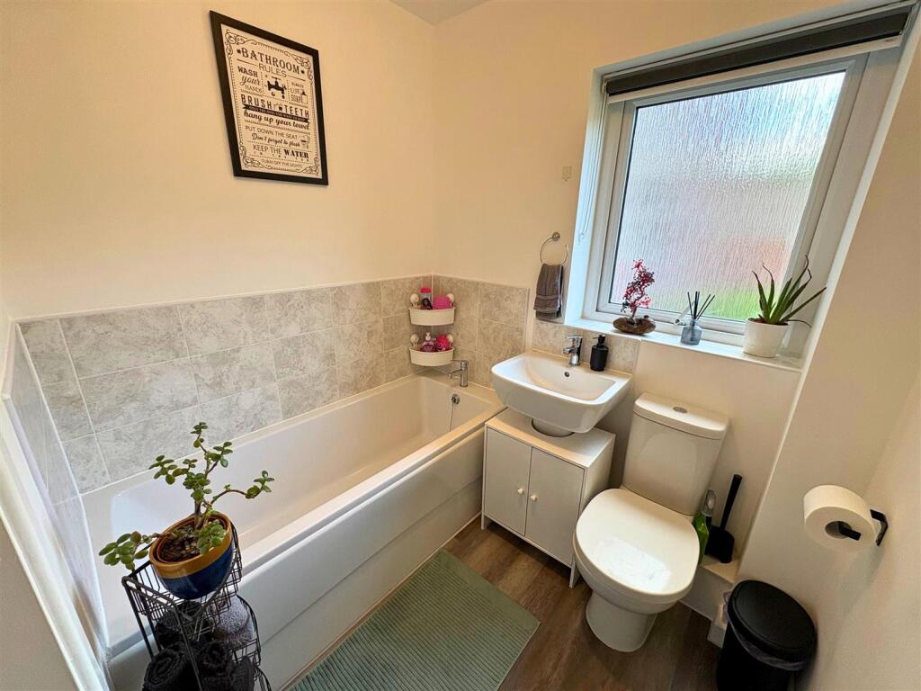Bathroom a (edit).jpg