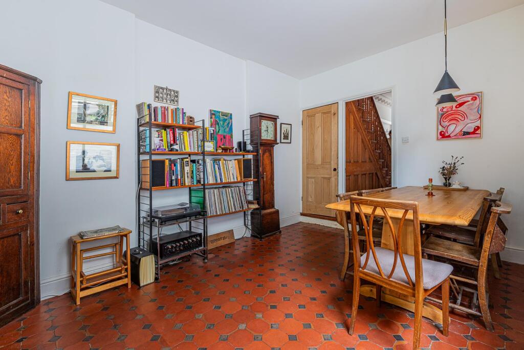 Mackintosh Place 214-15.jpg