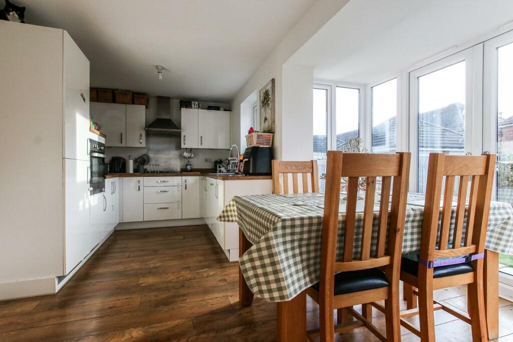 Kitchen/  Dining Area