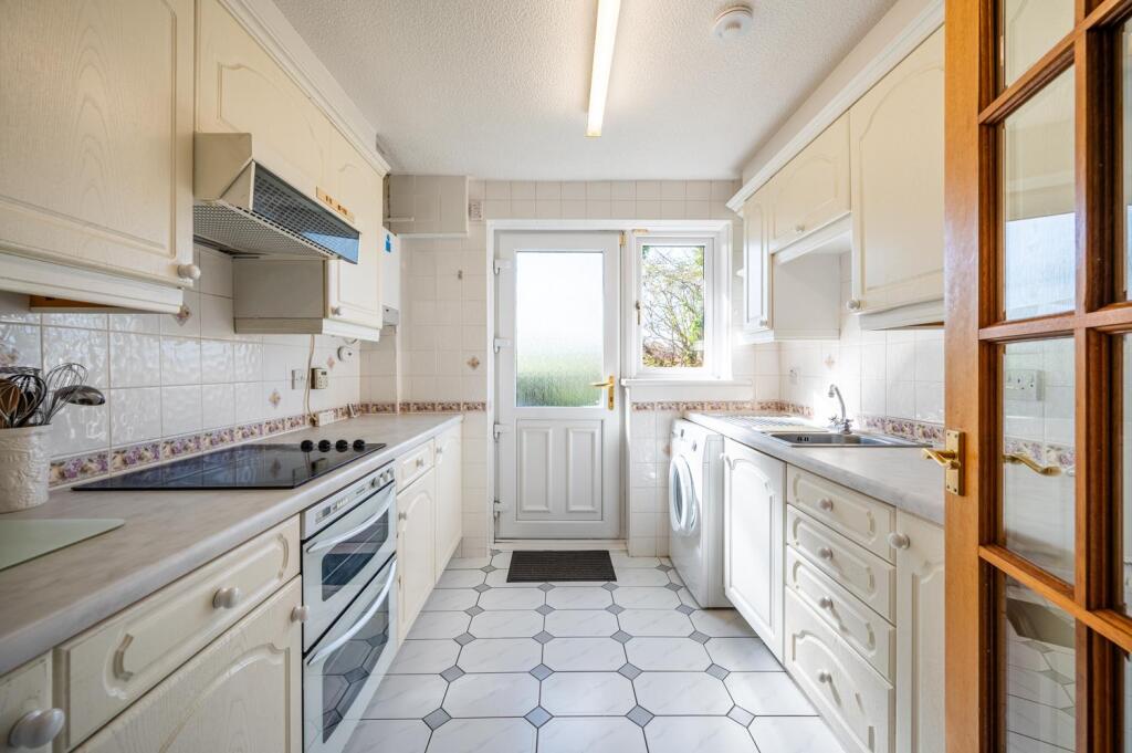 Kitchen (2).jpg